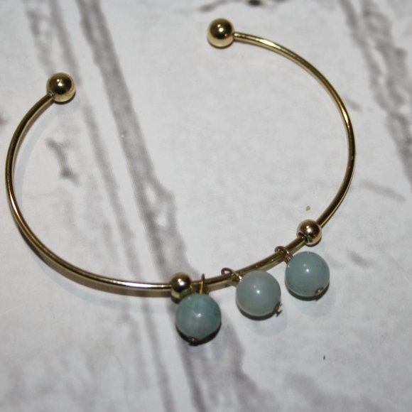 💚✨🌿 Gold Cuff Bracelet with Aventurine Stone Charms - Picture 1 of 4